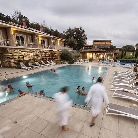 Apartments In Residence With Swimming Pool In 몬테베르디마리티모 외부 사진