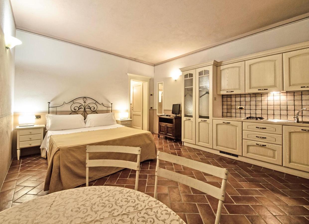 Apartments In Residence With Swimming Pool In 몬테베르디마리티모 외부 사진