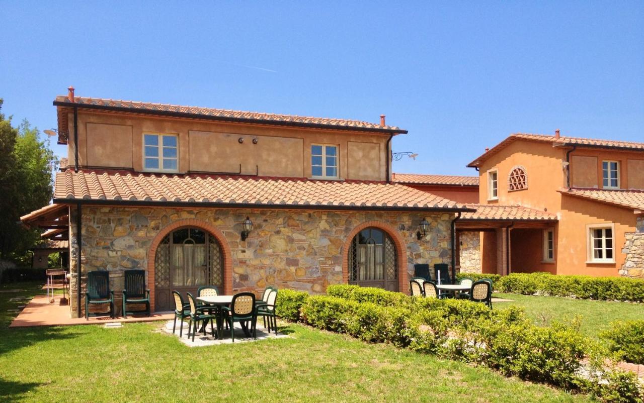Apartments In Residence With Swimming Pool In 몬테베르디마리티모 외부 사진