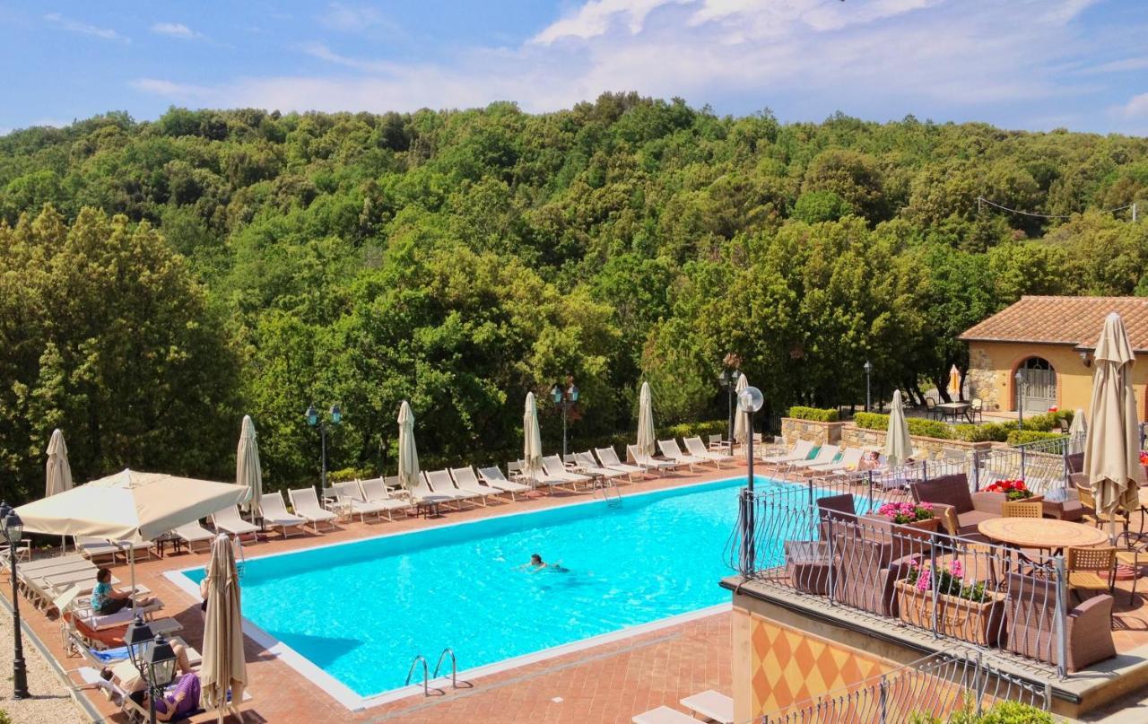 Apartments In Residence With Swimming Pool In 몬테베르디마리티모 외부 사진